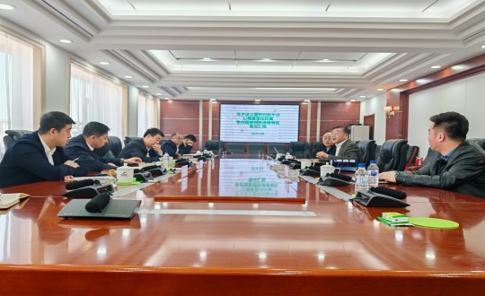 封面：王岩董事长向双阳区委区政府向导汇报事情（调解一下清晰度 图片摆正）_副本.jpg